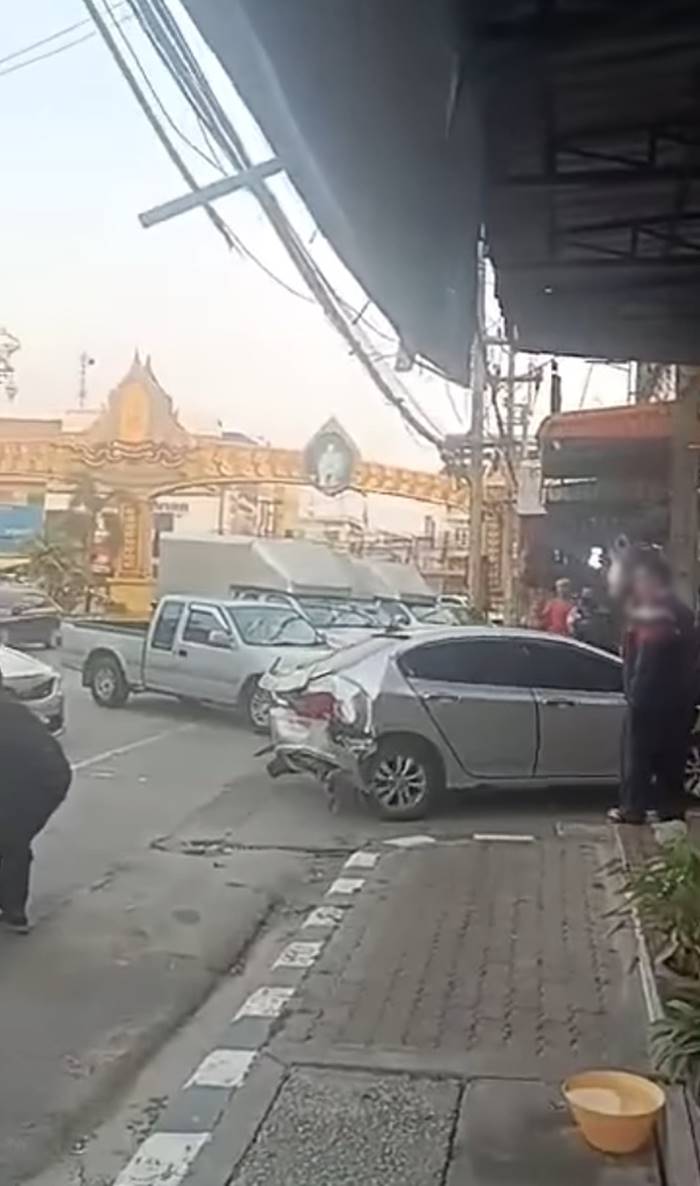 ขับรถชน ขับรถชน