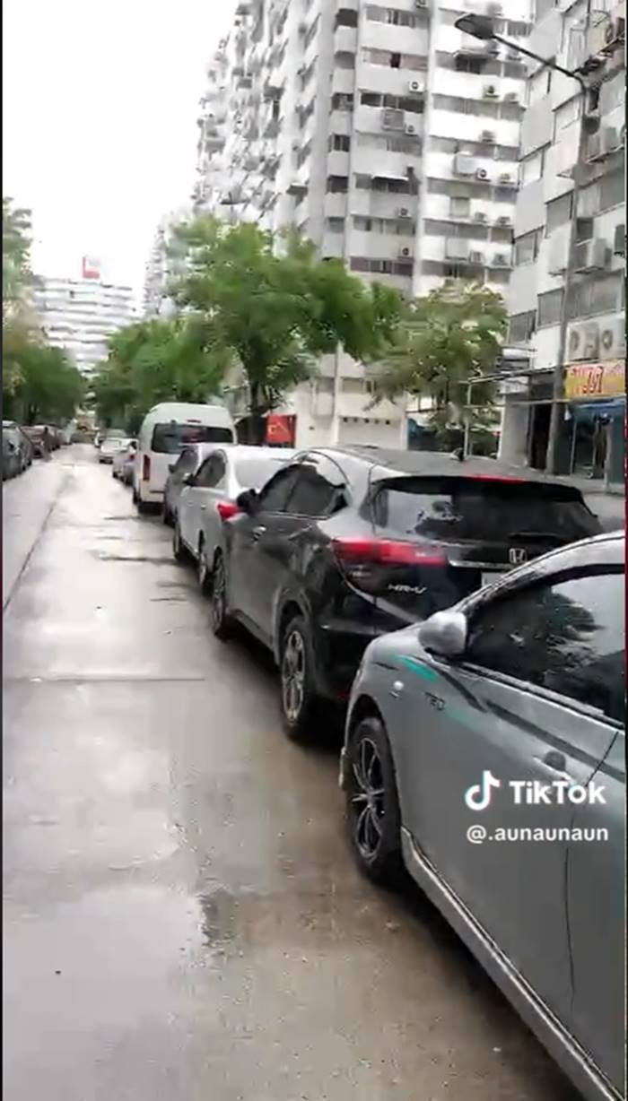 จอดรถ จอดรถ