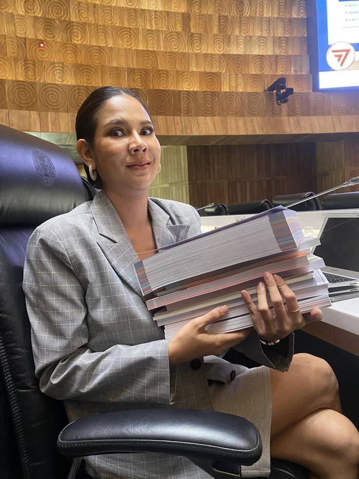 หมิว สิริลภัส หมิว สิริลภัส