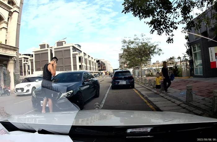 ขับรถสวนเลน ขับรถสวนเลน