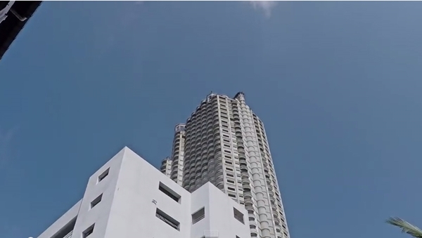 คลิปสุดหวาดเสียว ทีมฝรั่งโชว์ฟรีรันนิ่งบนตึกร้างย่านสาทร คลิปสุดหวาดเสียว ทีมฝรั่งโชว์ฟรีรันนิ่งบนตึกร้างย่านสาทรคลิปสุดหวาดเสียว ทีมฝรั่งโชว์ฟรีรันนิ่งบนตึกร้างย่านสาทร