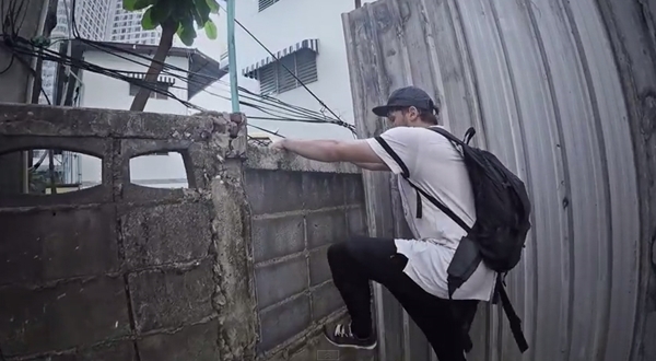 คลิปสุดหวาดเสียว ทีมฝรั่งโชว์ฟรีรันนิ่งบนตึกร้างย่านสาทร คลิปสุดหวาดเสียว ทีมฝรั่งโชว์ฟรีรันนิ่งบนตึกร้างย่านสาทร