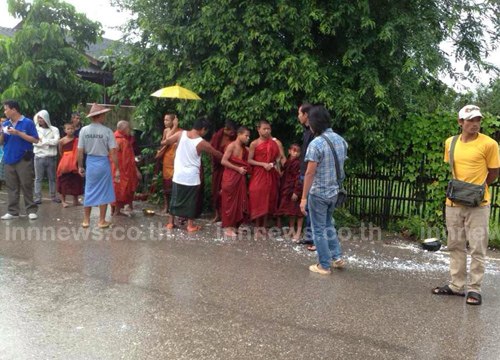 หนุ่มเมาซิ่งกระบะชนพระเณรล้มกลิ้ง บาดเจ็บ 3 รูป หนุ่มเมาซิ่งกระบะชนพระเณรล้มกลิ้ง บาดเจ็บ 3 รูป