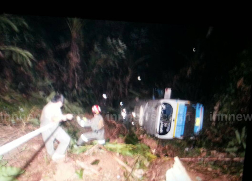 รถทัวร์เชียงใหม่-อุดรฯ พุ่งตกเหว ตาย 1 บาดเจ็บจำนวนมาก รถทัวร์เชียงใหม่-อุดรฯ พุ่งตกเหว ตาย 1 บาดเจ็บจำนวนมาก