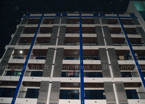 นักศึกษาสาวปี 1 ดิ่งตึกดับคาที่ คาดเครียดจัดเรื่องเพื่อน นักศึกษาสาวปี 1 ดิ่งตึกดับคาที่ คาดเครียดจัดเรื่องเพื่อน