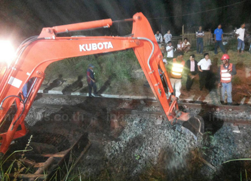 รถไฟชน 10 ล้อ ขอนแก่น ตายเพิ่มอีก 1 รวม 5 ศพ-เจ็บ 42 รถไฟชน 10 ล้อ ขอนแก่น ตายเพิ่มอีก 1 รวม 5 ศพ-เจ็บ 42