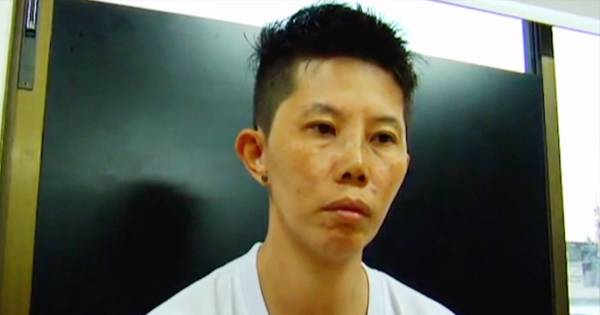 สาวหล่อถือยาบ้าขึ้นโรงพักให้ตำรวจจับ หนีแฟนสาวบังคับมั่วยา สาวหล่อถือยาบ้าขึ้นโรงพักให้ตำรวจจับ หนีแฟนสาวบังคับมั่วยา