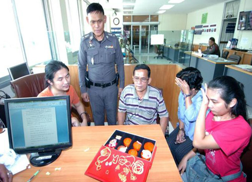 หนุ่มเก็บทองสินสอดหนัก 17 บาท คืนเจ้าของ-ไม่ขอรับสินน้ำใจ หนุ่มเก็บทองสินสอดหนัก 17 บาท คืนเจ้าของ-ไม่ขอรับสินน้ำใจ