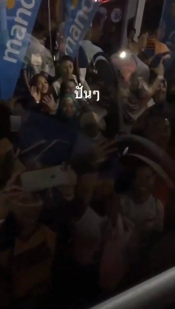 นักแบดหนุ่มไทย นักแบดหนุ่มไทย