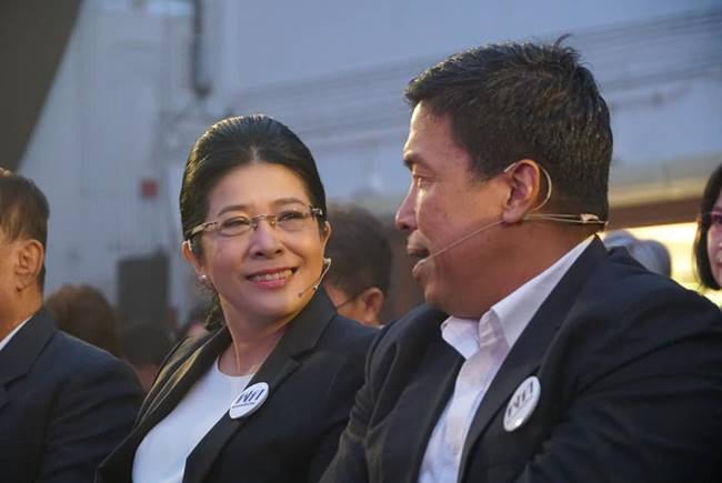 หญิงหน่อย ยัน ดันชัชชาติ หญิงหน่อย ยัน ดันชัชชาติ