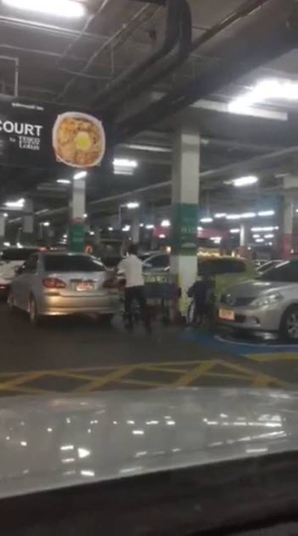 ที่จอดรถคนพิการ ที่จอดรถคนพิการ