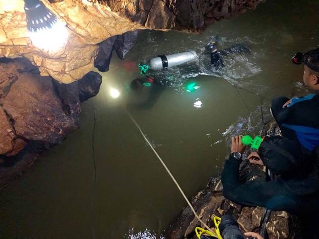 13 ชีวิตถ้ำหลวง-หมูป่า 13 ชีวิตถ้ำหลวง-หมูป่า