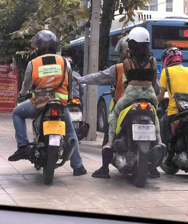 วิน จยย. ขี่ทางเท้า วิน จยย. ขี่ทางเท้า