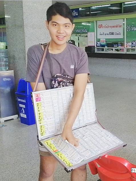 เด็ก ม.5 ตกดาดฟ้าห้าง เด็ก ม.5 ตกดาดฟ้าห้าง