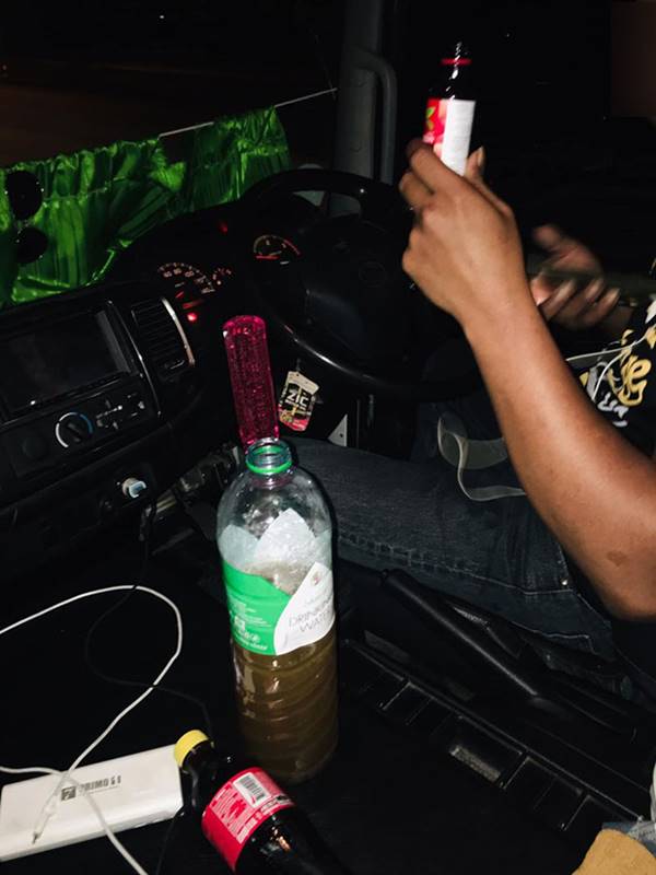 ดื่มเบียร์ขณะขับรถ ดื่มเบียร์ขณะขับรถ