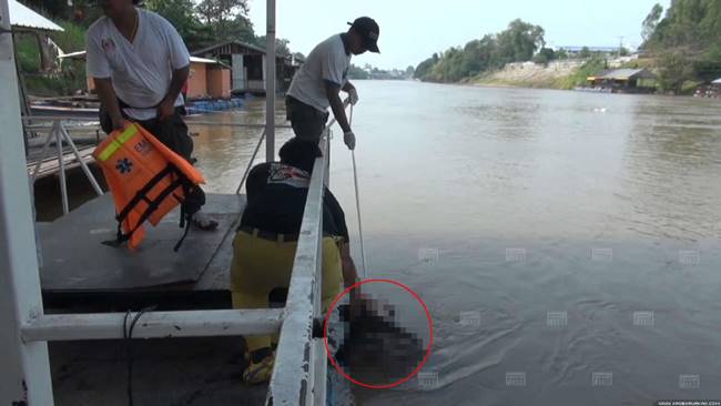 ศพชายแต่งกายคล้ายทหาร ศพชายแต่งกายคล้ายทหาร
