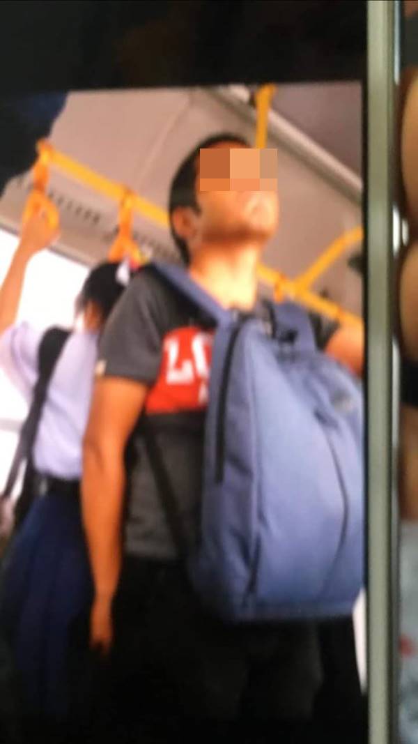 ไอ้หื่นจับก้นนักเรียนหญิงบนรถเมล์ ไอ้หื่นจับก้นนักเรียนหญิงบนรถเมล์