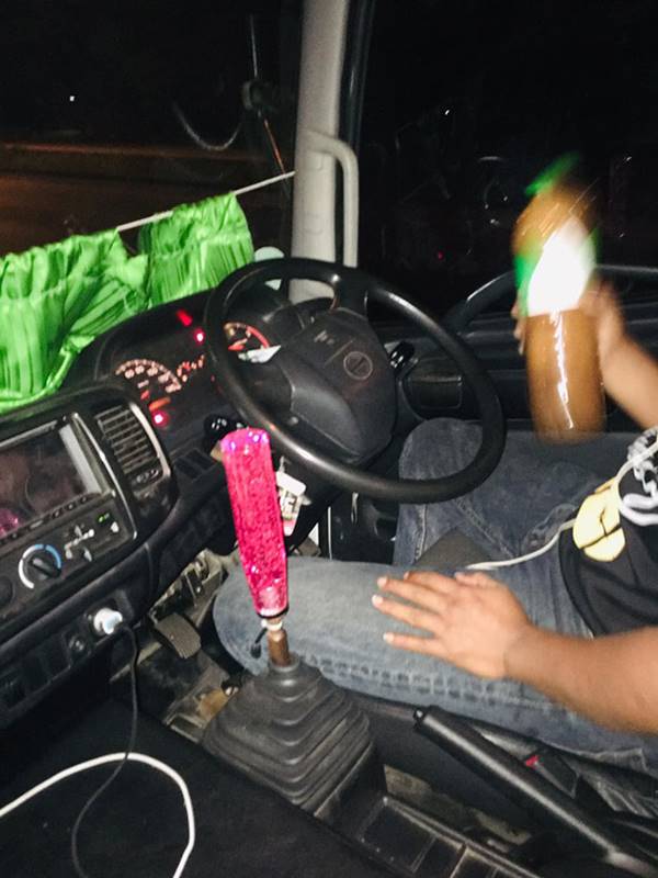 ดื่มเบียร์ขณะขับรถ ดื่มเบียร์ขณะขับรถ