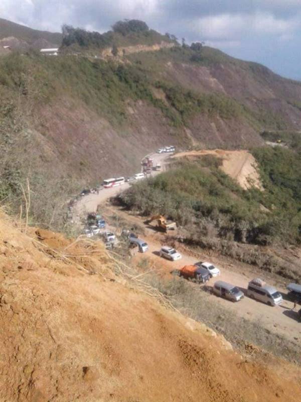 รถครอบครัวศรีสวัสดิ์ ตกเขาที่ลาว รถครอบครัวศรีสวัสดิ์ ตกเขาที่ลาว