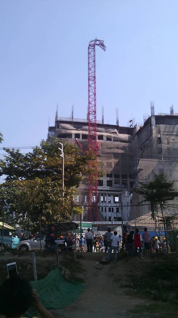 นาทีช่วยระทึก 1 ชีวิต ติดบนยอดเครน นาทีช่วยระทึก 1 ชีวิต ติดบนยอดเครน