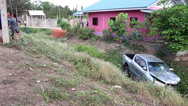 ขับรถชนซาเล้ง ขับรถชนซาเล้ง