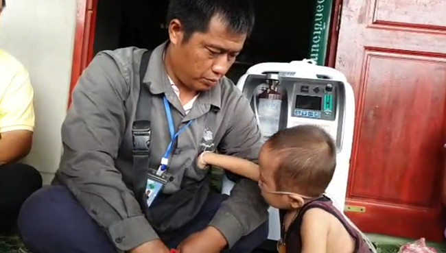 แบกถังออกซิเจนขี่มอไซค์หาหมอ แบกถังออกซิเจนขี่มอไซค์หาหมอ