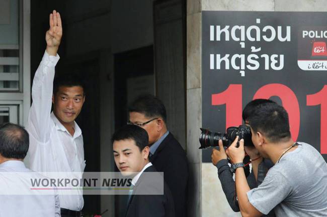 กนก รัตน์วงศ์สกุล โพสต์ภาพ ธนาธร ทำสัญลักษณ์ชู 3 นิ้้ว กนก รัตน์วงศ์สกุล โพสต์ภาพ ธนาธร ทำสัญลักษณ์ชู 3 นิ้้ว