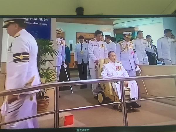 พระบาทสมเด็จพระเจ้าอยู่หัว เสด็จ ในการพระราชพิธีฉัตรมงคล ครบรอบ 65 ปี พระบาทสมเด็จพระเจ้าอยู่หัว เสด็จ ในการพระราชพิธีฉัตรมงคล ครบรอบ 65 ปี