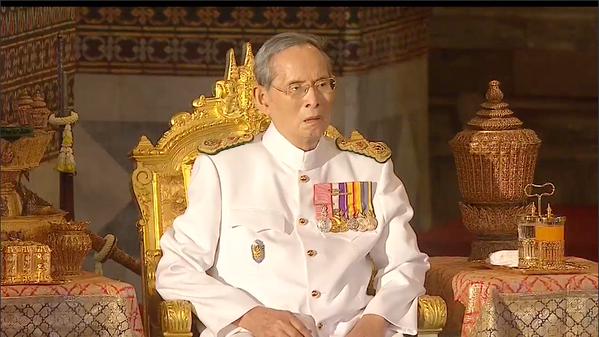 พระบาทสมเด็จพระเจ้าอยู่หัว เสด็จ ในการพระราชพิธีฉัตรมงคล ครบรอบ 65 ปี พระบาทสมเด็จพระเจ้าอยู่หัว เสด็จ ในการพระราชพิธีฉัตรมงคล ครบรอบ 65 ปี