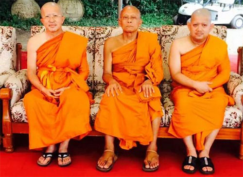 4 แกนนำ กปปส. บวชที่สวนโมกข์ 30 วัน ถวายเป็นพระราชกุศล 4 แกนนำ กปปส. บวชที่สวนโมกข์ 30 วัน ถวายเป็นพระราชกุศล