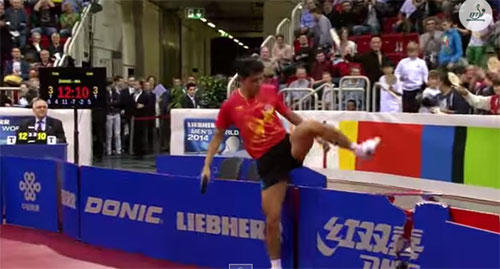 ซวยไป ! ฉี เคอะ คว้าแชมป์แต่ชวดเงินรางวัล เหตุเตะป้ายโฆษณาพังยับ ซวยไป ! ฉี เคอะ คว้าแชมป์แต่ชวดเงินรางวัล เหตุเตะป้ายโฆษณาพังยับ