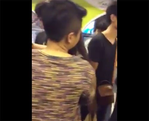 กะเทยสุดทน ! ด่าทอม หน้าด้าน-ไร้ยางอาย กอดจูบสาวบน BTS กะเทยสุดทน ! ด่าทอม หน้าด้าน-ไร้ยางอาย กอดจูบสาวบน BTS