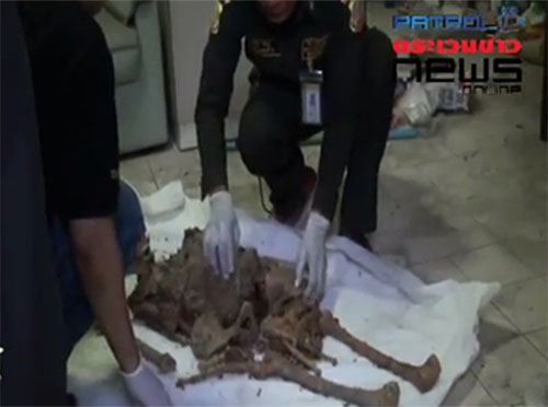 ยายวัย 71 เข้าฝันผู้รับเหมา ให้มาดูศพที่บ้านที่นานกว่า 3 ปี ยายวัย 71 เข้าฝันผู้รับเหมา ให้มาดูศพที่บ้านที่นานกว่า 3 ปี