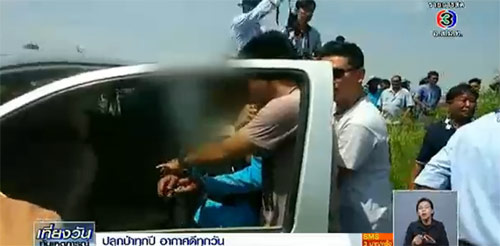 ทำแผนสามีโหด ฆ่าเผาลูกเมียในรถ ที่ถนนพระราม 2 ทำแผนสามีโหด ฆ่าเผาลูกเมียในรถ ที่ถนนพระราม 2