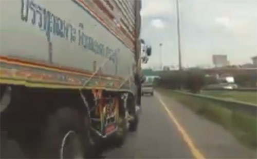 คลิปสิบล้อจอมตบ คัมแบ็ค ขับปาดหน้ากระจกข้างกระเด็น คลิปสิบล้อจอมตบ คัมแบ็ค ขับปาดหน้ากระจกข้างกระเด็น