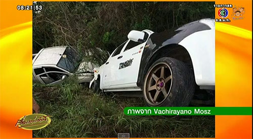 พ่อซิ่งแซงกระบะ ไม่ฟังเสียงห้าม สุดท้ายเจ็บทั้งคันพร้อมลูก พ่อซิ่งแซงกระบะ ไม่ฟังเสียงห้าม สุดท้ายเจ็บทั้งคันพร้อมลูก