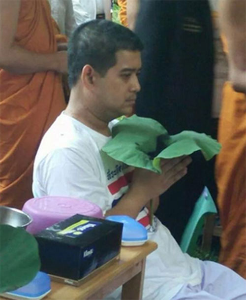 4 แกนนำ กปปส. บวชที่สวนโมกข์ 30 วัน ถวายเป็นพระราชกุศล 4 แกนนำ กปปส. บวชที่สวนโมกข์ 30 วัน ถวายเป็นพระราชกุศล