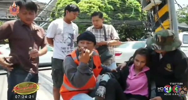 หนุ่ม 19 ติดเกม ฉุนแฟนมาตามไปกินข้าว ตีเข่าใส่สลบเหมือด หนุ่ม 19 ติดเกม ฉุนแฟนมาตามไปกินข้าว ตีเข่าใส่สลบเหมือด