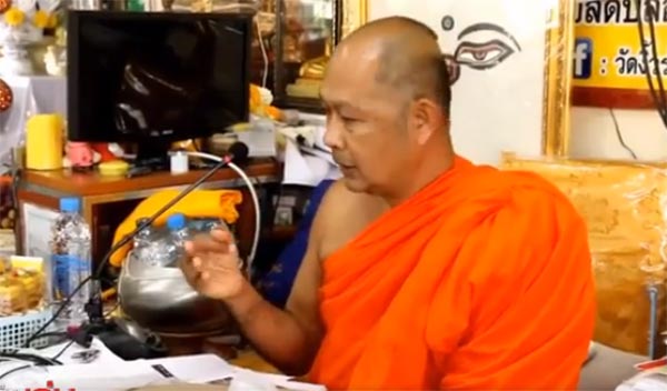 ชาวบ้านขับไล่พระ ยึดศาลาแก้กรรม ชาวบ้านขับไล่พระ ยึดศาลาแก้กรรม