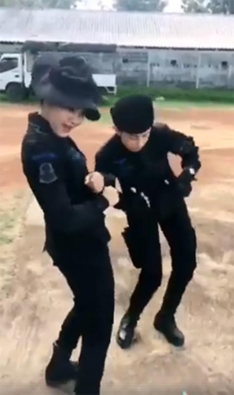 ต๊ะ ตุง ตวง ต๊ะ ตุง ตวง