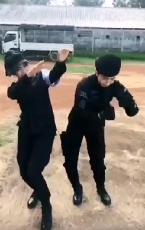 ต๊ะ ตุง ตวง ต๊ะ ตุง ตวง