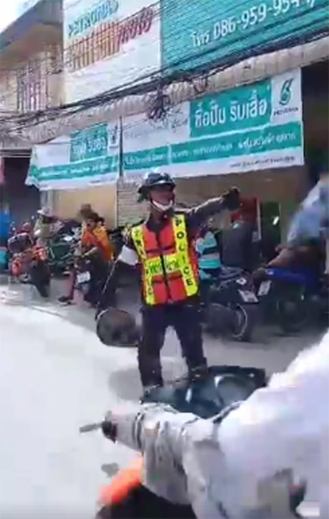 คลิปจราจรโบกรถอย่างมันส์ คลิปจราจรโบกรถอย่างมันส์