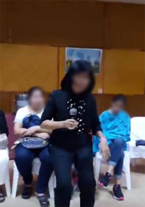 คลิปครูล้มหงายตึง คลิปครูล้มหงายตึง