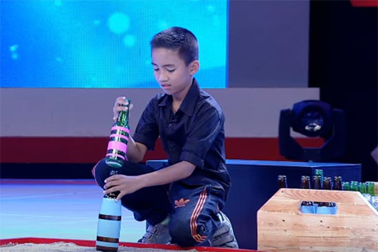 น้องเพ หนุ่มน้อยกตัญญู ขอสู้ปลดหนี้ให้แม่บุญธรรม แม้แม่แท้ ๆ ทิ้ง-พ่อติดคุก น้องเพ หนุ่มน้อยกตัญญู ขอสู้ปลดหนี้ให้แม่บุญธรรม แม้แม่แท้ ๆ ทิ้ง-พ่อติดคุก