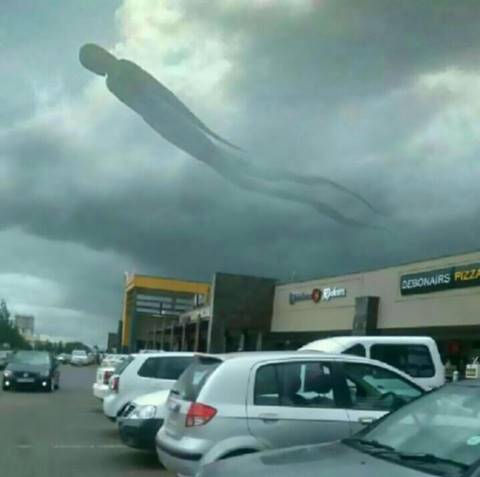 ขนลุก พบเมฆประหลาดที่แซมเบีย หน้าตาสุดหลอนราวกับผู้คุมวิญญาณ ขนลุก พบเมฆประหลาดที่แซมเบีย หน้าตาสุดหลอนราวกับผู้คุมวิญญาณ