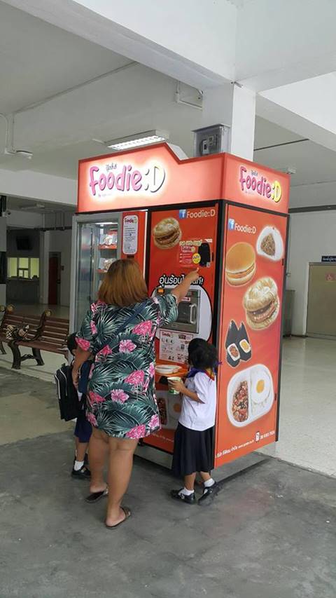 มิติใหม่แห่งข้าวกล่อง !! ผุดตู้อาหารแบบหยอดเหรียญ เข้าเวฟ-กินได้เลย มิติใหม่แห่งข้าวกล่อง !! ผุดตู้อาหารแบบหยอดเหรียญ เข้าเวฟ-กินได้เลย