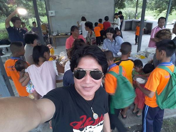 สุขที่เรียบง่าย... เชษฐ์ สไมล์บัฟฟาโล สร้างโรงทานปันสุข ปันความอิ่นใจสู่ผู้ยากไร้ สุขที่เรียบง่าย... เชษฐ์ สไมล์บัฟฟาโล สร้างโรงทานปันสุข ปันความอิ่นใจสู่ผู้ยากไร้