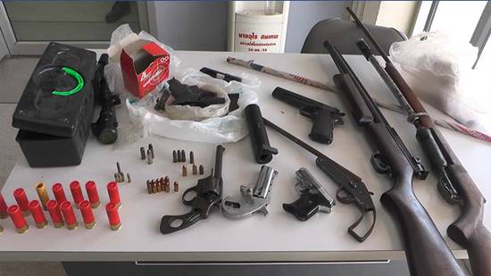 รวบช่างรับจ้างซ่อมปืน เผยรายได้ดี ทำห้องลับเก็บคลังอาวุธเพียบ รวบช่างรับจ้างซ่อมปืน เผยรายได้ดี ทำห้องลับเก็บคลังอาวุธเพียบ