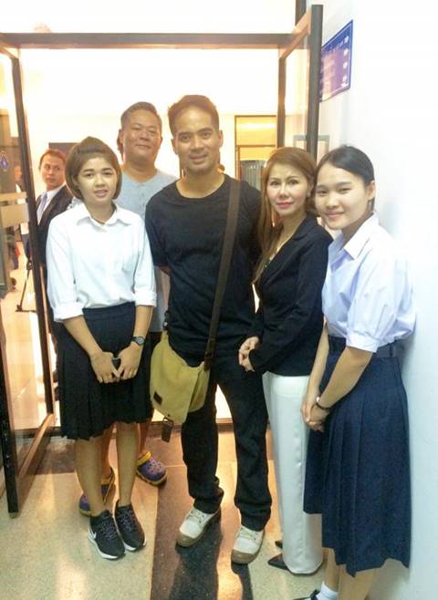 น้องก้อย สุดตื้นตัน ตำรวจไม่สั่งฟ้องคดี หญิงไก่ หลังพบไม่ได้ขโมยของ น้องก้อย สุดตื้นตัน ตำรวจไม่สั่งฟ้องคดี หญิงไก่ หลังพบไม่ได้ขโมยของ