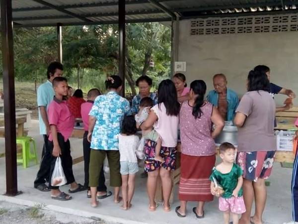 สุขที่เรียบง่าย... เชษฐ์ สไมล์บัฟฟาโล สร้างโรงทานปันสุข ปันความอิ่นใจสู่ผู้ยากไร้ สุขที่เรียบง่าย... เชษฐ์ สไมล์บัฟฟาโล สร้างโรงทานปันสุข ปันความอิ่นใจสู่ผู้ยากไร้